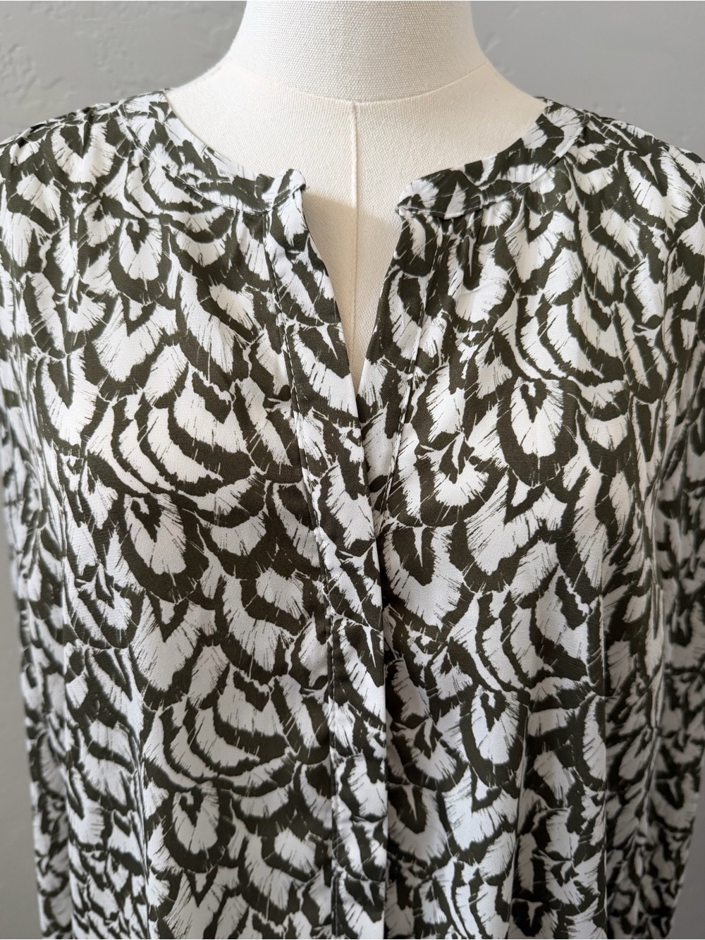 Jachs Girlfriend Contemporary Blouse L Olive Print Relaxed Fit Top - Picture 6 of 14